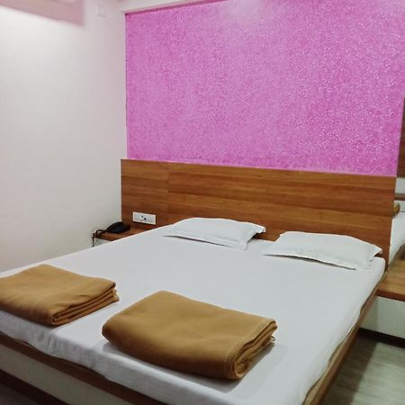 Hotel Shreejay Mahad Luaran gambar