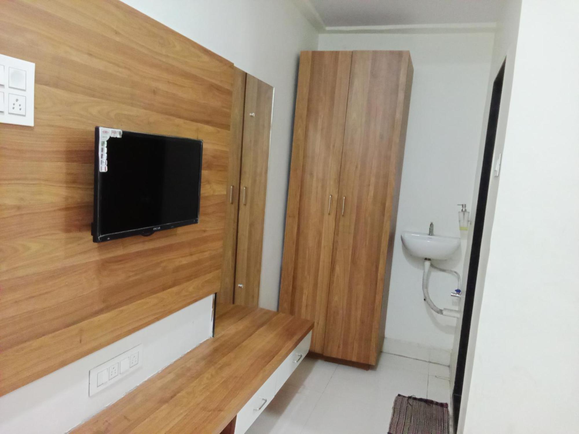 Hotel Shreejay Mahad Luaran gambar